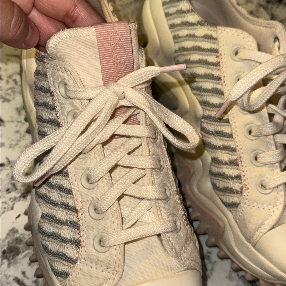 Converse Stylish Cream and Gray Women's Sneakers - Picture 3 of 9